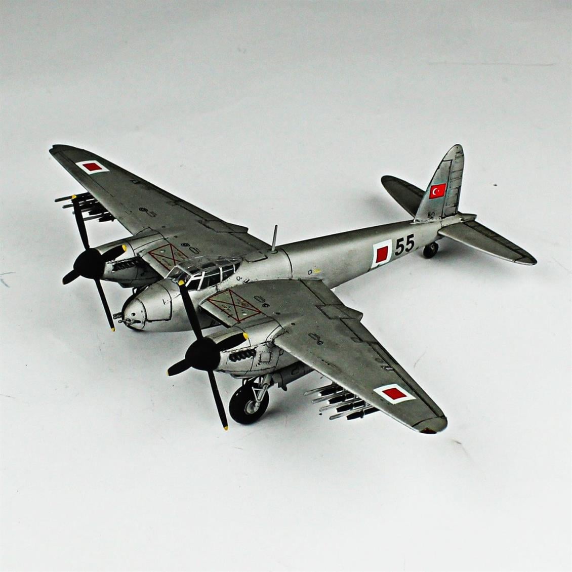 QD118 1/72 Mosquito TFMX Sergilemeye Hazır Plastik Uçak Maketi