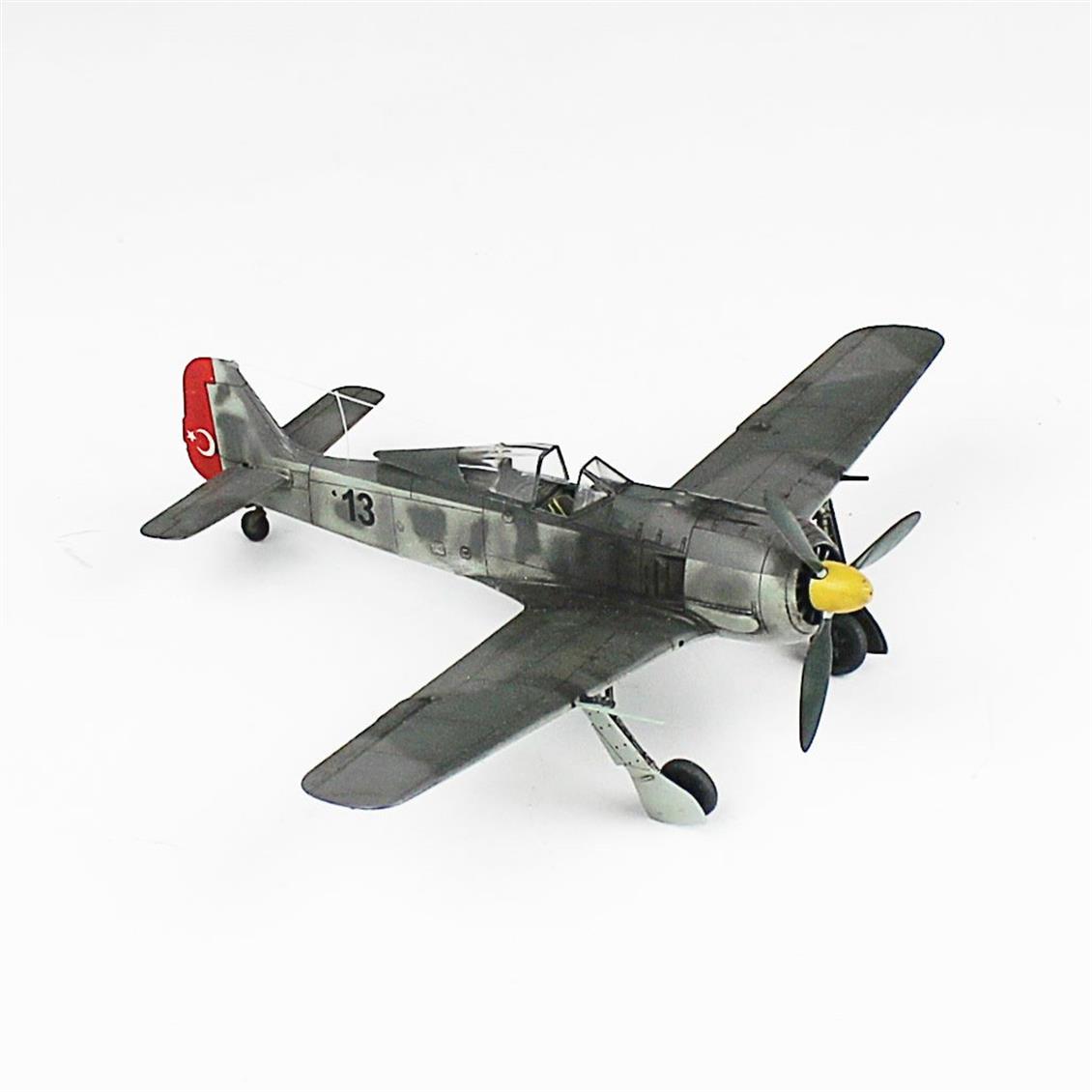 QD133 1/72 Focke-Wulf 190 A-3 Sergilemeye Hazır Plastik Uçak Maketi