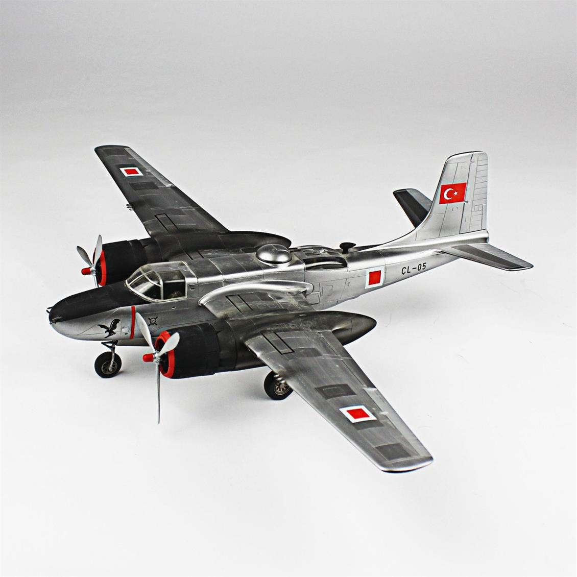 QD141 1/48 A-26B Invader Sergilemeye Hazır Plastik Uçak Maketi