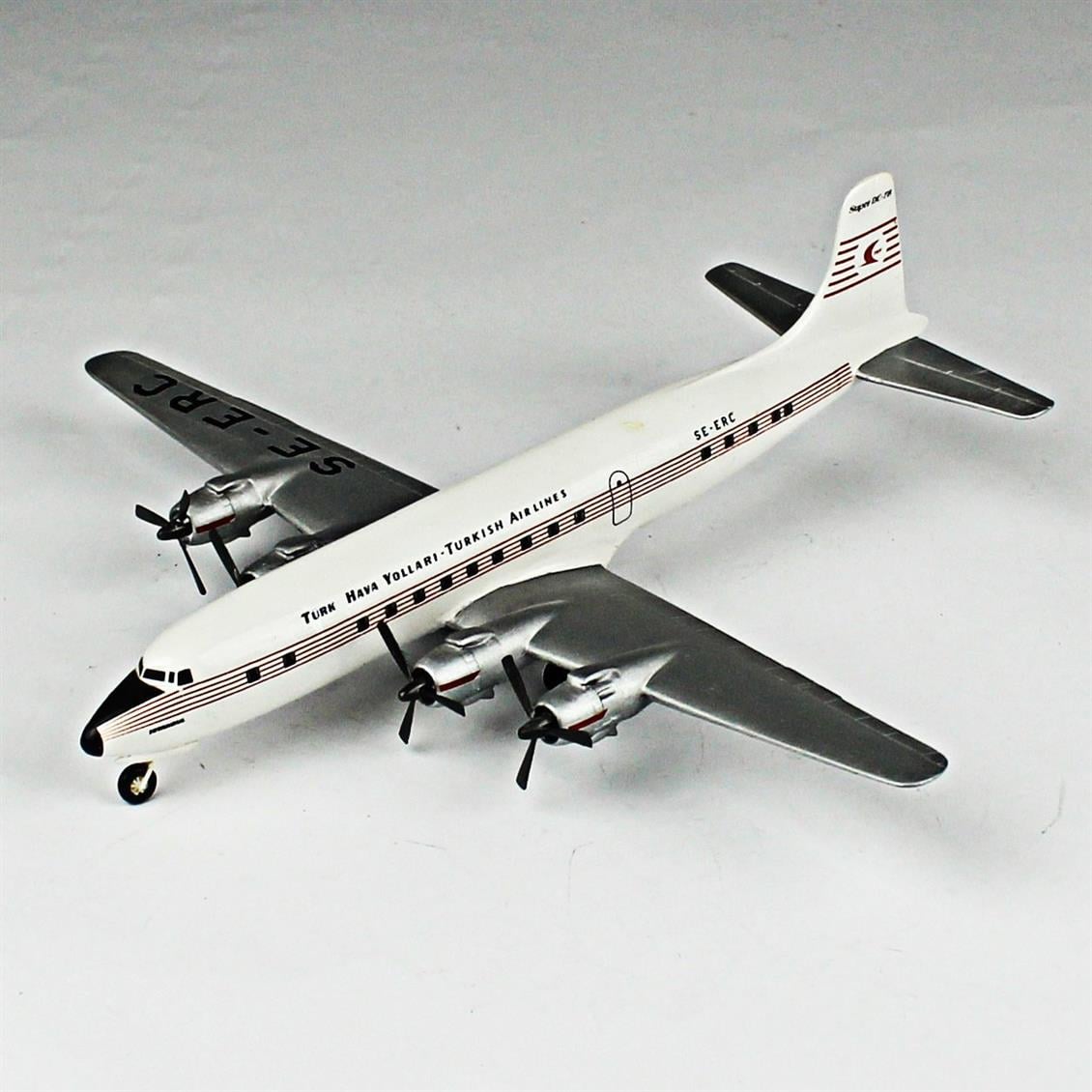 QD148 1/144 DC-6 Sergilemeye Hazır Plastik Uçak Maketi