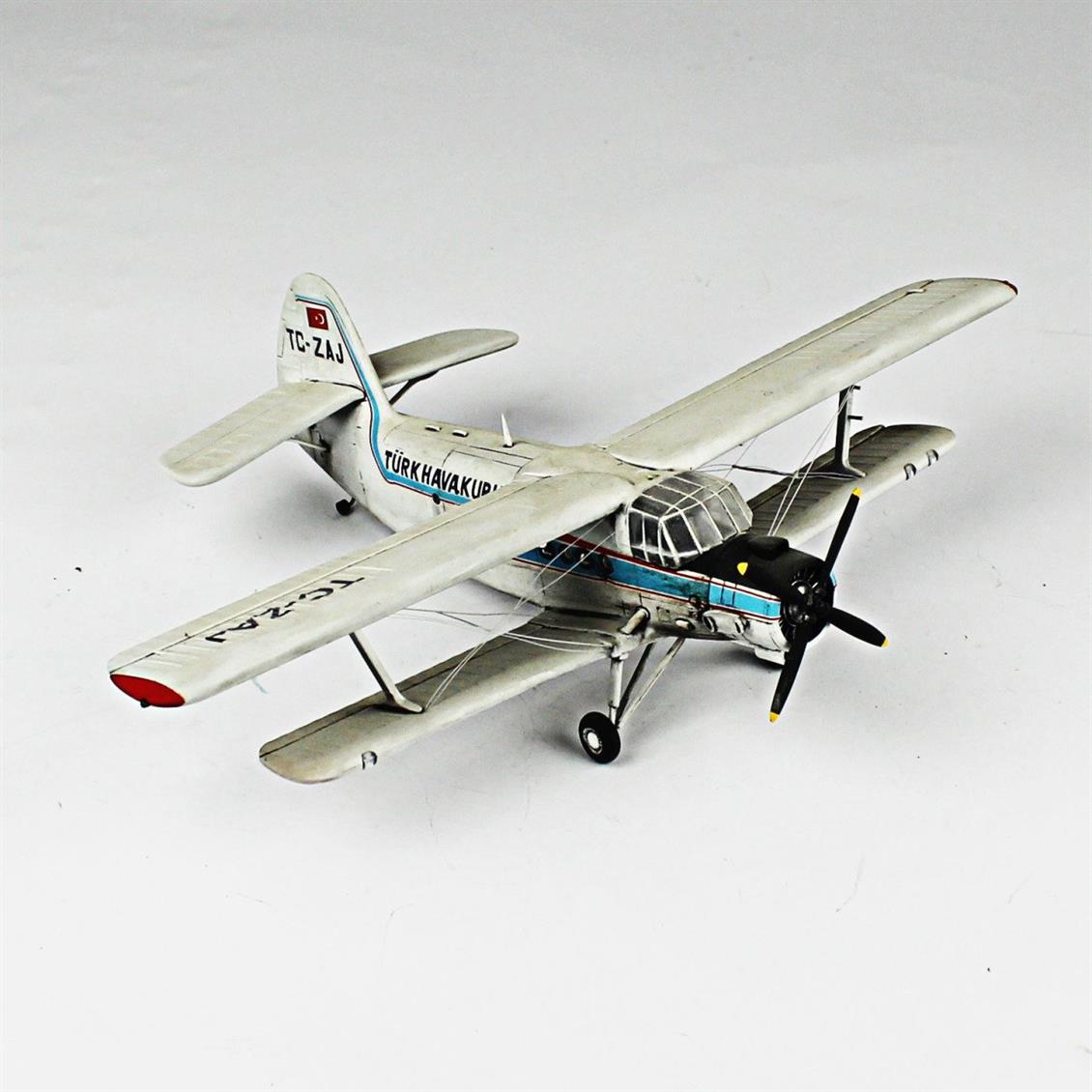 QD150 1/72 Antonov Sergilemeye Hazır Plastik Uçak Maketi