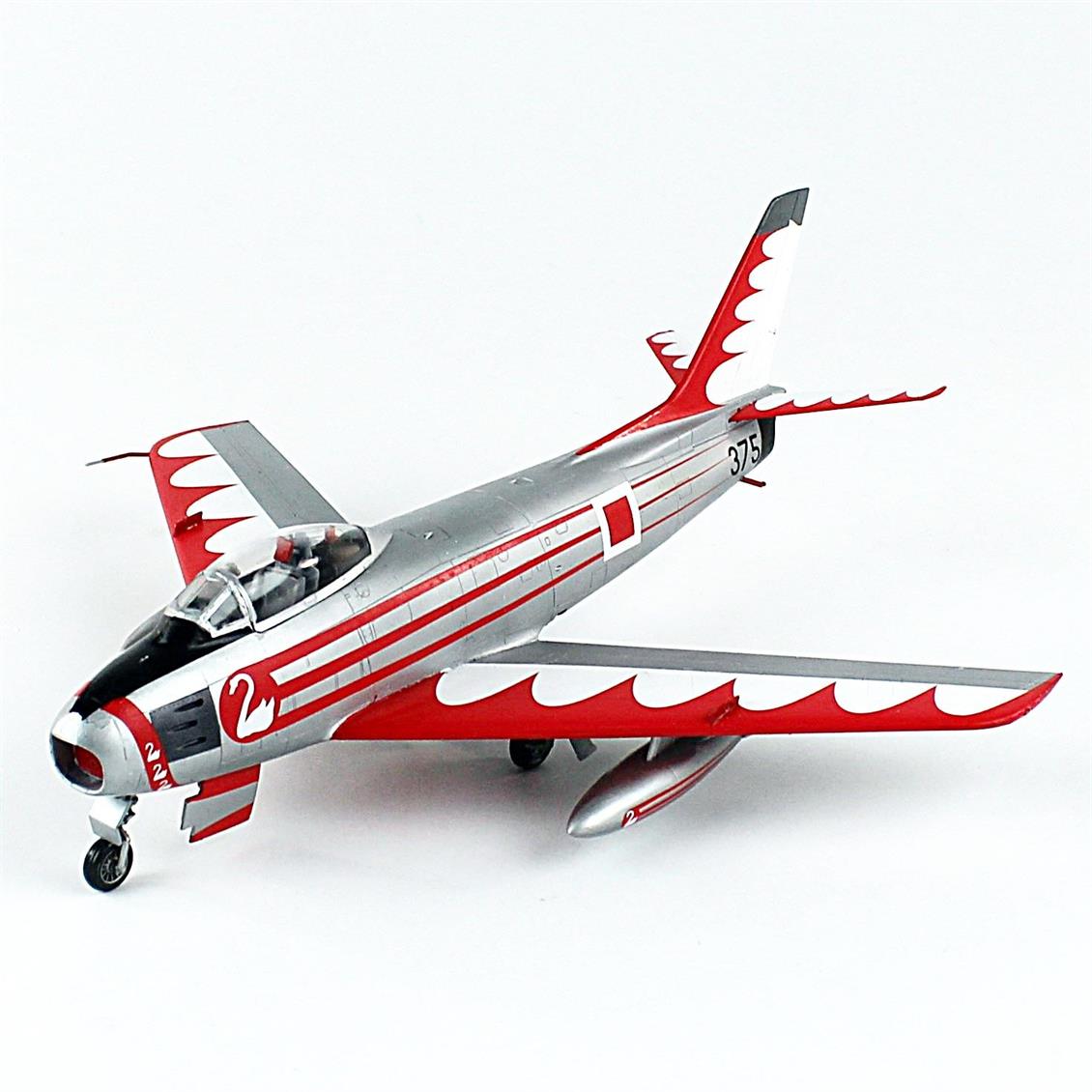 QD163 1/48 F-86E Sabre (Uçan Kuğular) Sergilemeye Hazır Plastik Savaş Uçağı Modeli