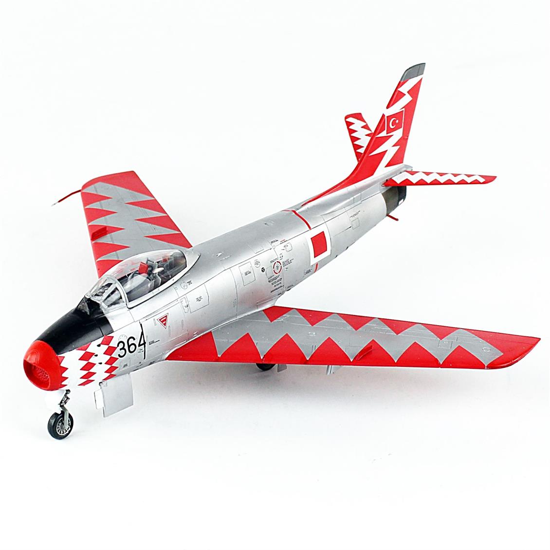QD164 1/48 F-86E Sabre (Yarasalar) Sergilemeye Hazır Plastik Savaş Uçağı Modeli