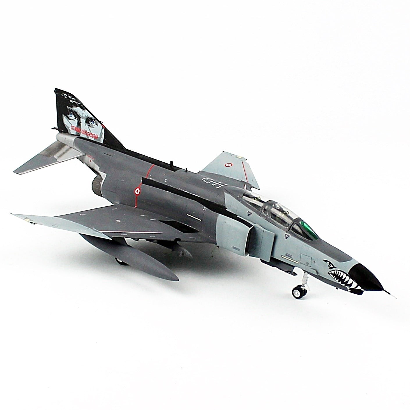 QD607 1/72 Ölçek, F-4E Phantom, 50. Yıl Decalli 2 Nolu Uçak, Sergilemeye Hazır Savaş Uçağı Modeli