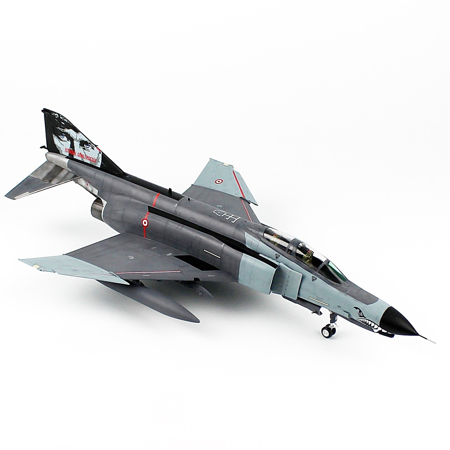 QD610 1/48Ölçek, F-4E Phantom, 50. Yıl Decalli 2 Nolu Uçak, Sergilemeye Hazır Savaş Uçağı Modeli