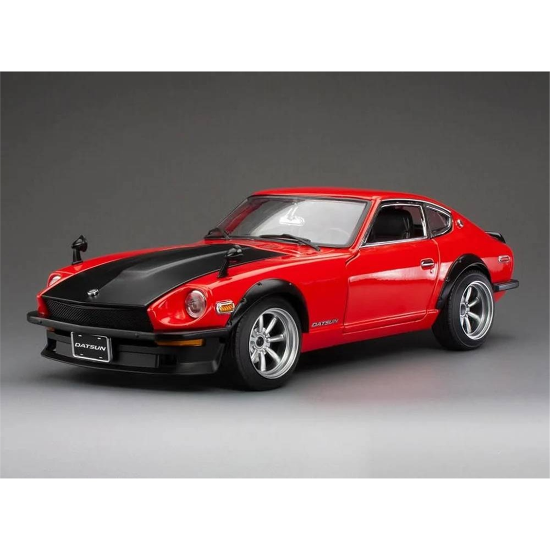 Sunstar 3518 1/18 Ölçek, 1971 Datsun 240Z, Kırmızı, Sergilemeye Hazır Metal Araba Modeli