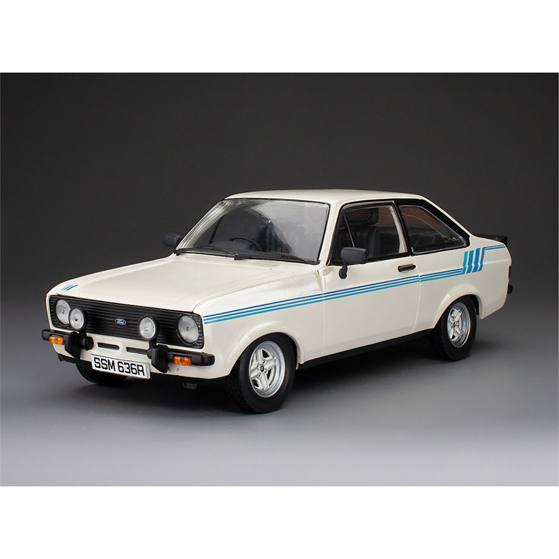 Sunstar 4636 1/18 Ölçek, 1980 Ford Escort Harrier, Elmas Beyazı, Sergilemeye Hazır Metal Araba Modeli