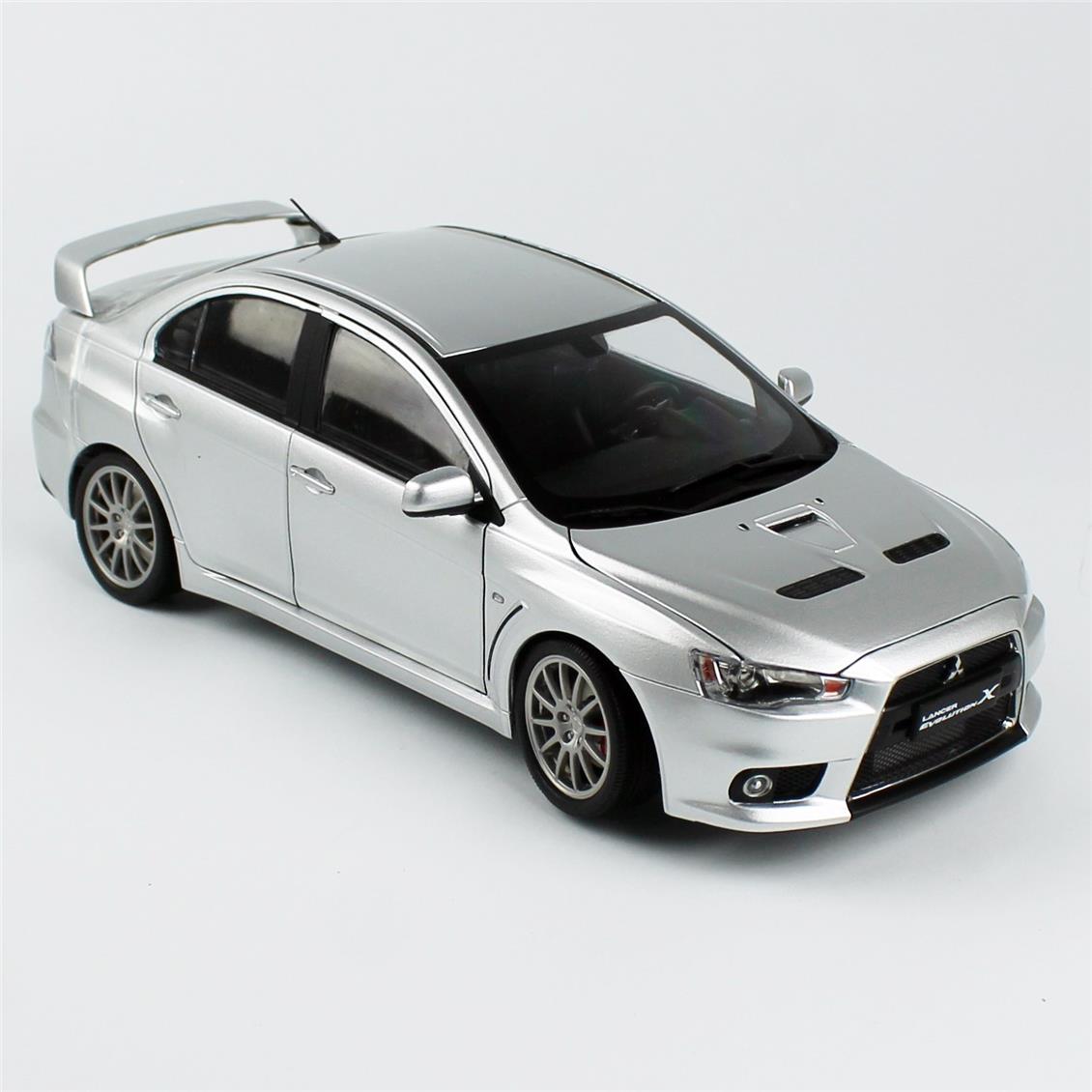 Sunstar 5821 1/18 Ölçek, Mitsubishi Lancer Evolution X, Gümüş Metalik, Sergilemeye Hazır Metal Araba Modeli