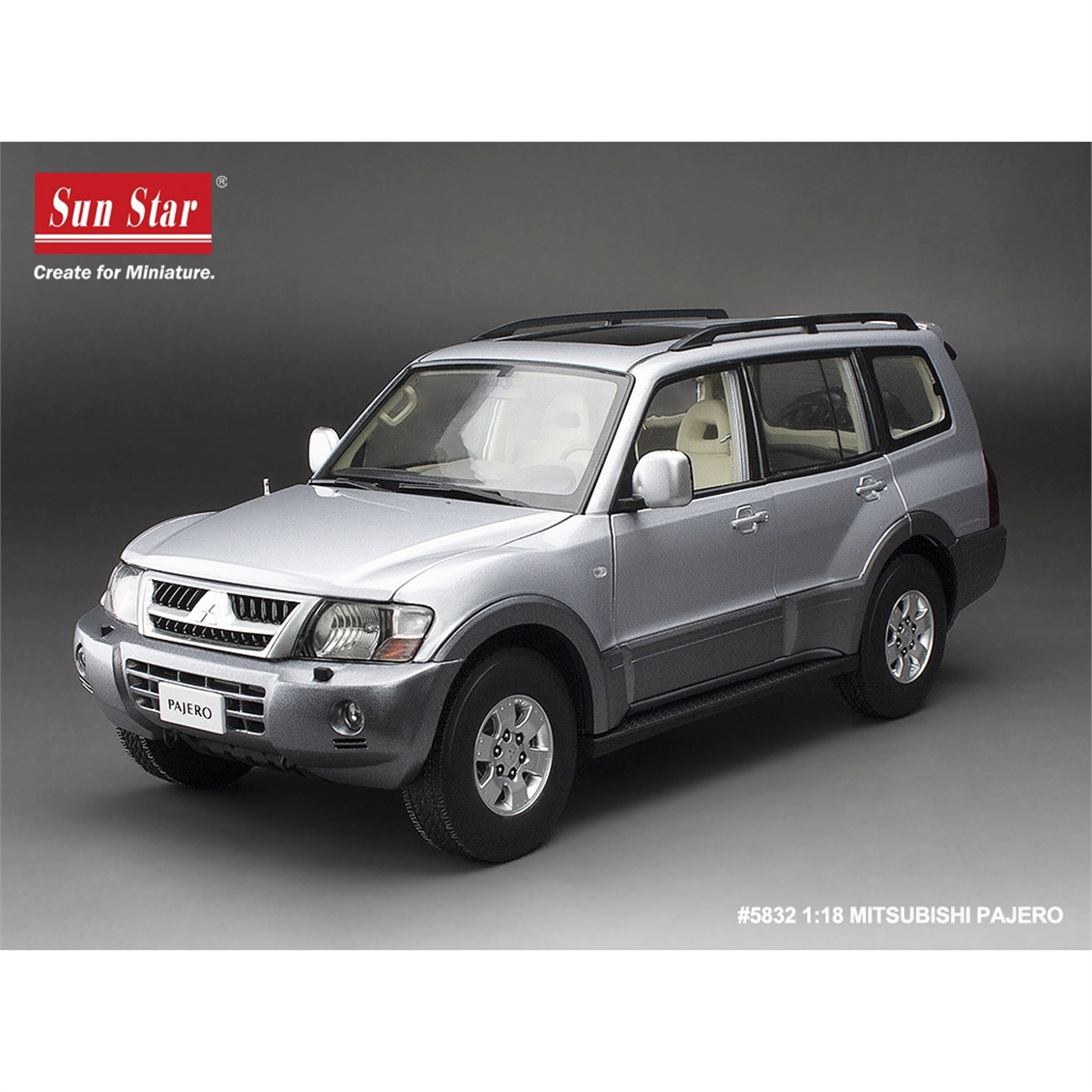 Sunstar 5832 1/18 Ölçek, Mitsubishi Pajero V73, Buz Gümüşü, Sergilemeye Hazır Metal Cip Modeli