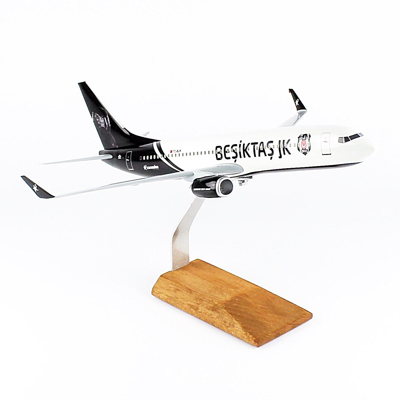 THY006 1/100 Ölçek, THY Beşiktaş CORENDON Logolu B737-800 Yolcu Uçağı, Sergilemeye Hazır Ahşap Standlı Model