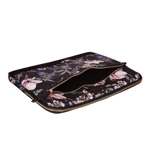 Black Cherries Çiçekli 13 inç Kadın Laptop Kılıfı