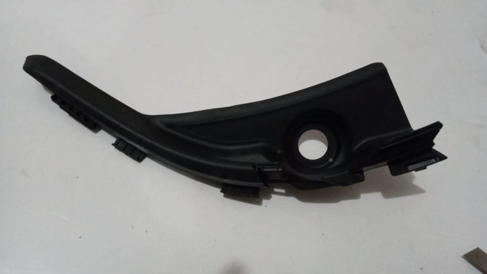 Honda Izgara Ön Cam Alt Cıvıc 12-15 Sağ (Yan Bakalit) - 74210-TR0-A00
