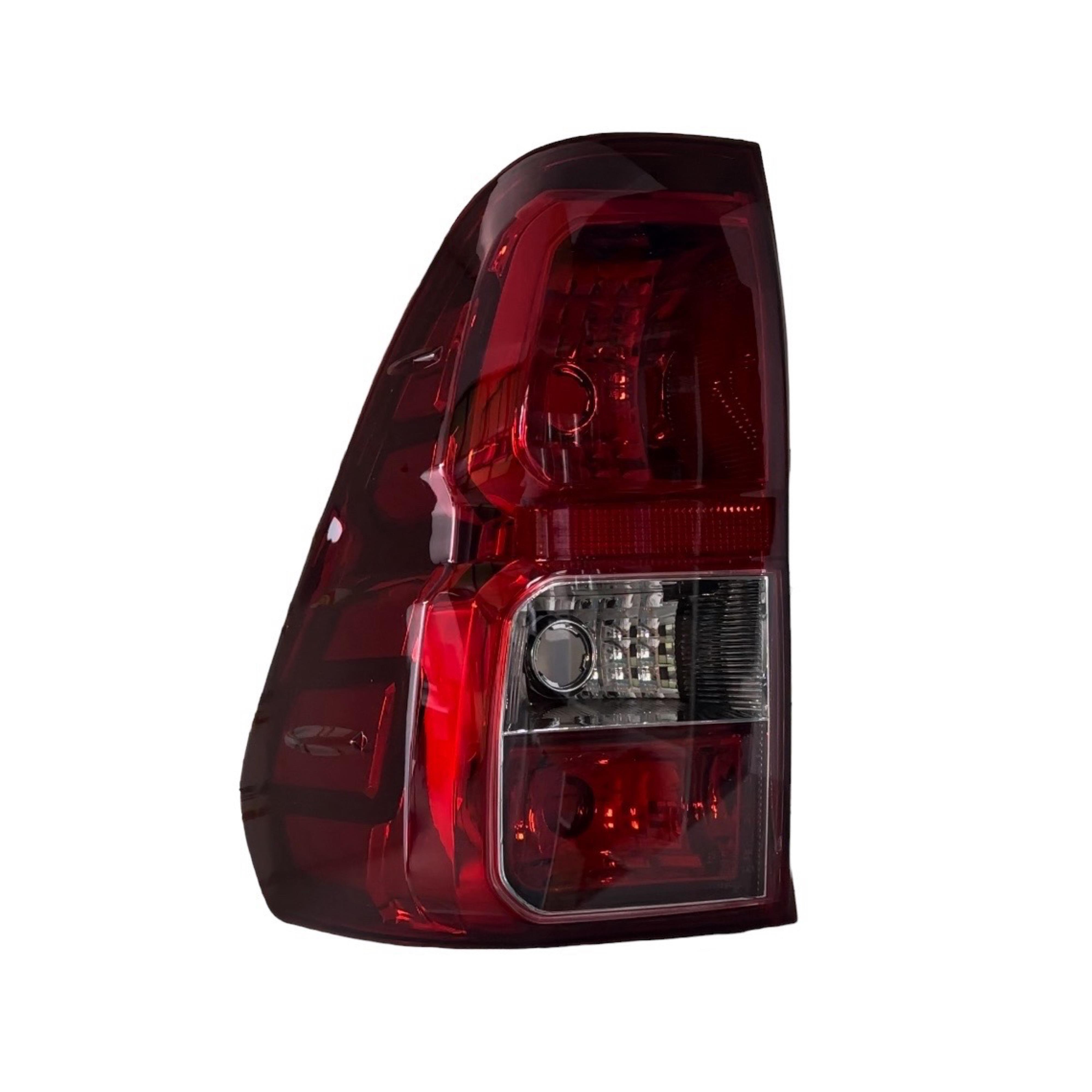 Toyota Stop Hılux 15-23 Sol (Duylu/Ledsiz) - 81550-0K260/UNİ-STOP-208