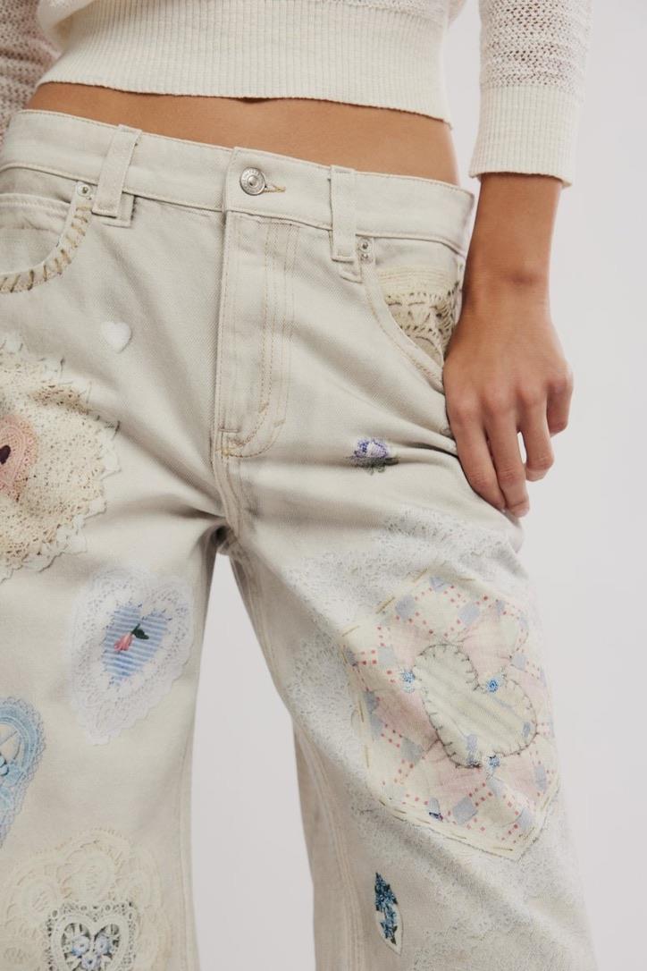 Fildişi Eskitme ve Yama Detaylı Wide Leg Jean
