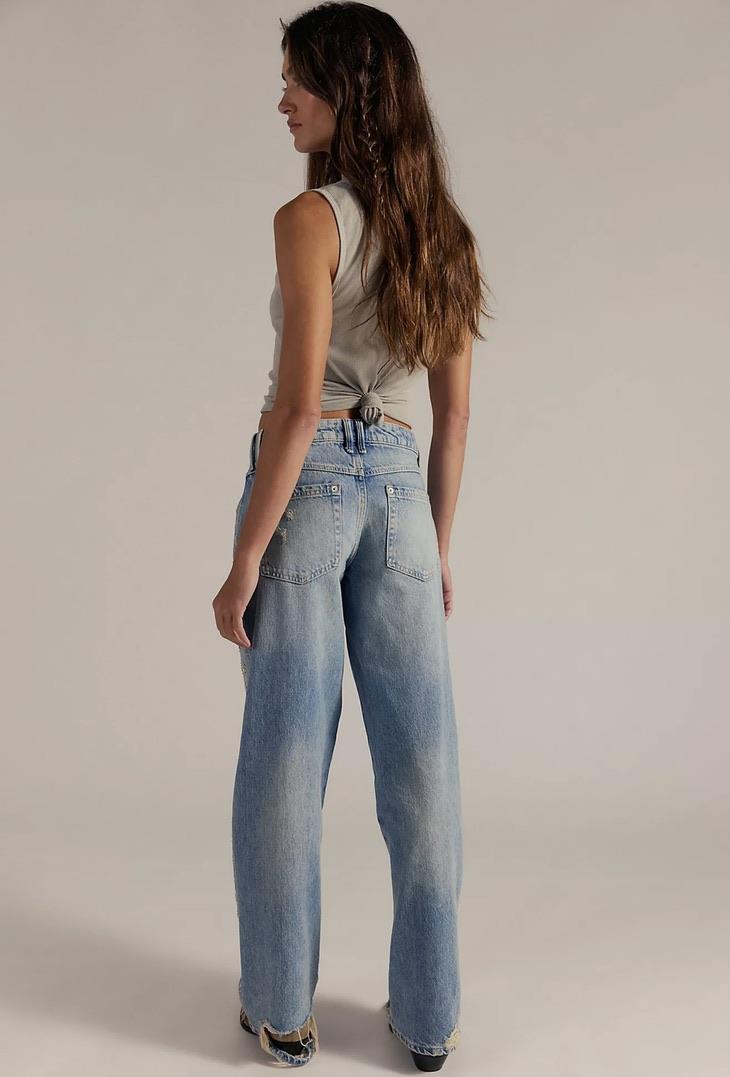 Düşük Bel İşleme ve Yırtık Detaylı Jean