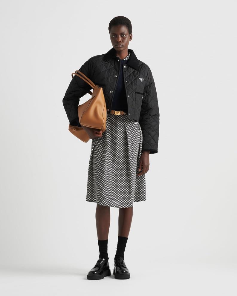 Siyah İthal Marka Baskılı Yaka Detaylı Kapitone Mont