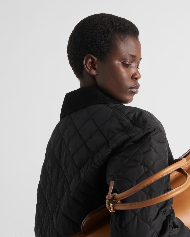 Siyah İthal Marka Baskılı Yaka Detaylı Kapitone Mont