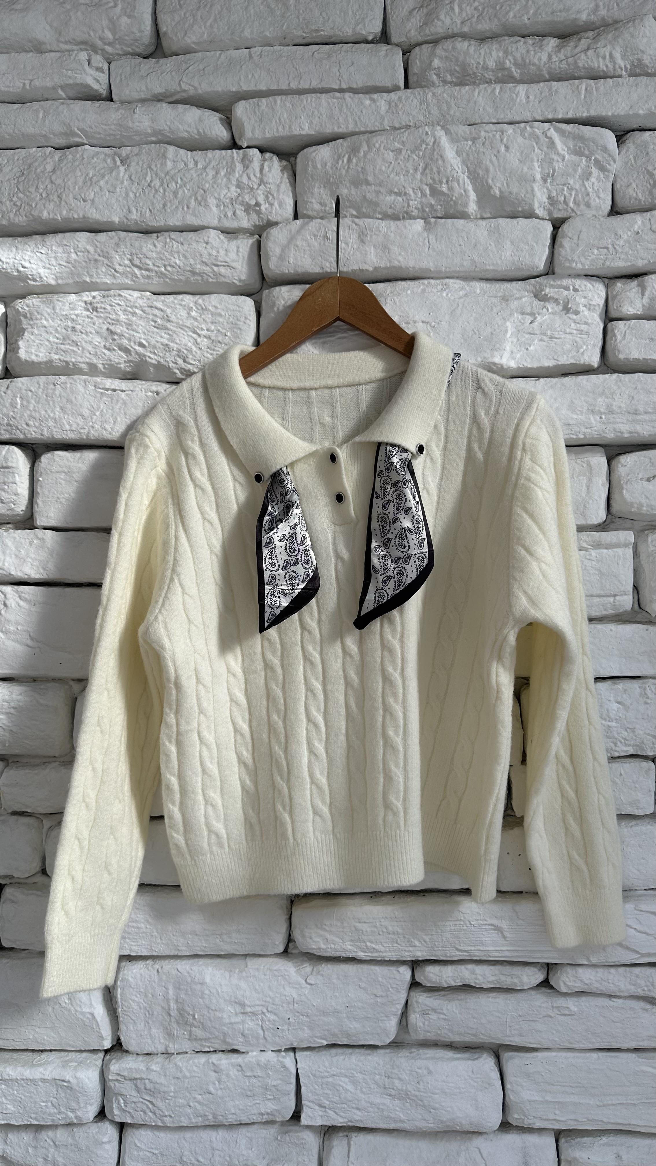 Polo Yaka Fular Detaylı Düğmeli Örme Kırık Beyaz Triko 