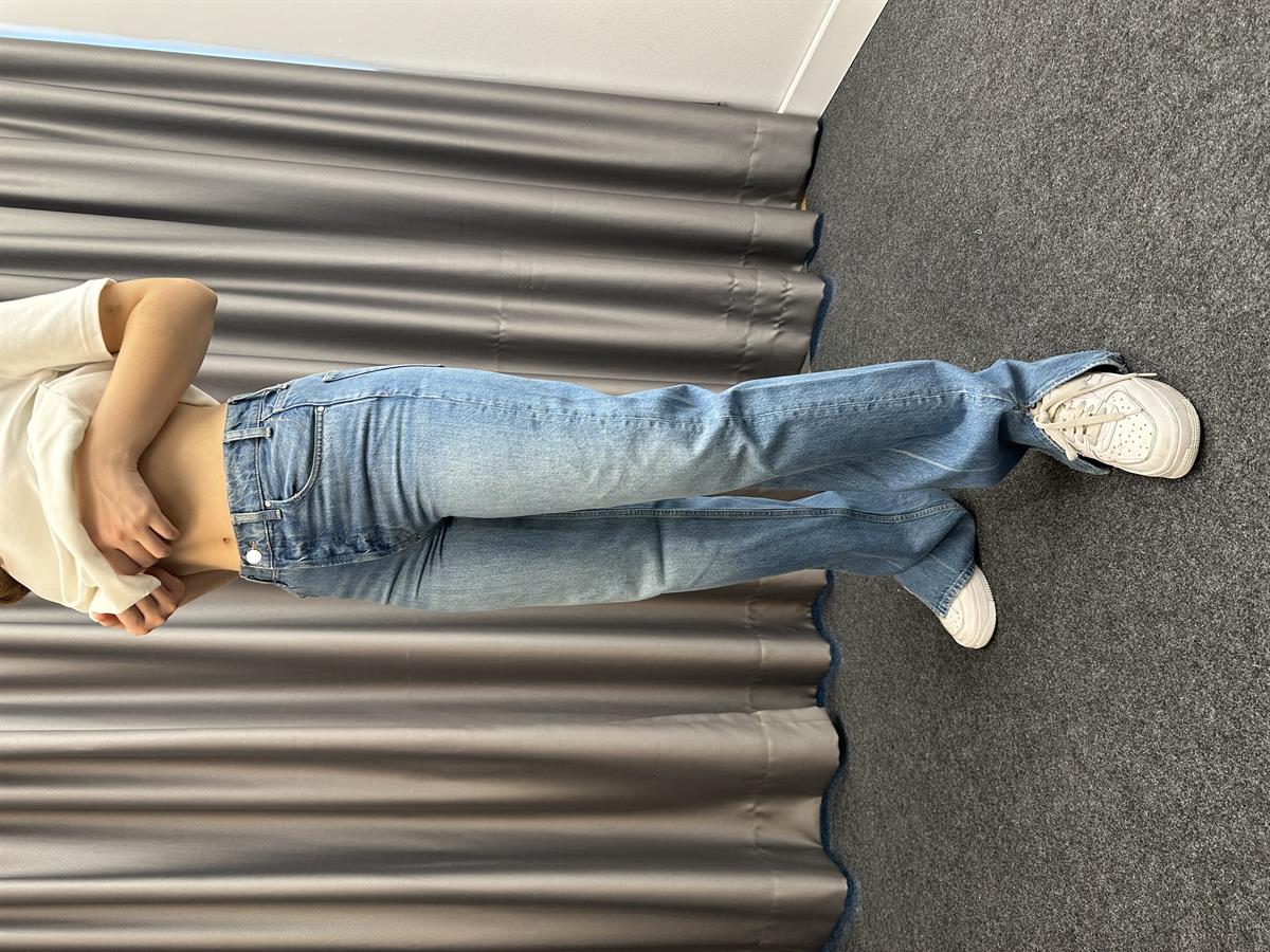 Ani Buz Mavisi Paça Detaylı Jean 