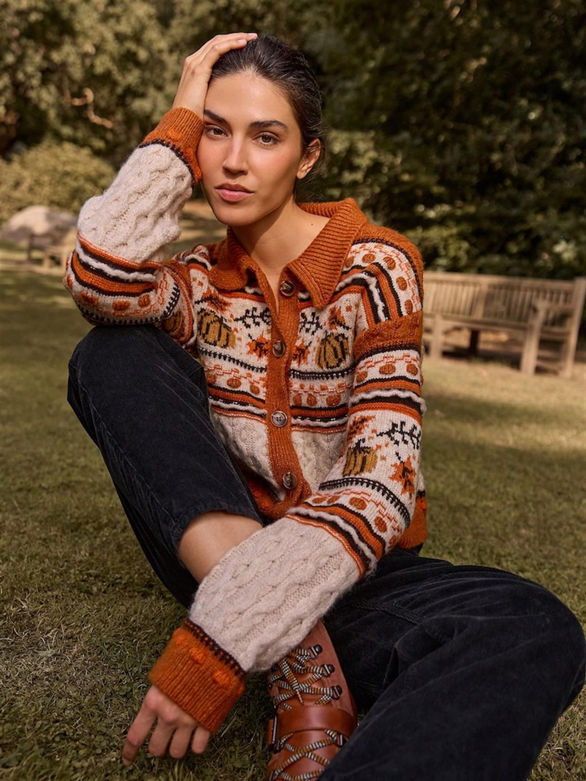 Balkabağı Nakış Detaylı Düğmeli Triko