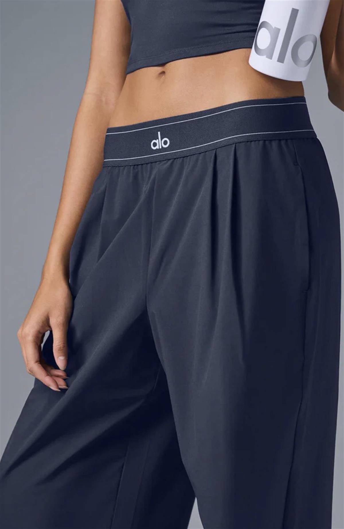 Bel Detaylı Paraşüt Kumaş Lacivert Pantolon