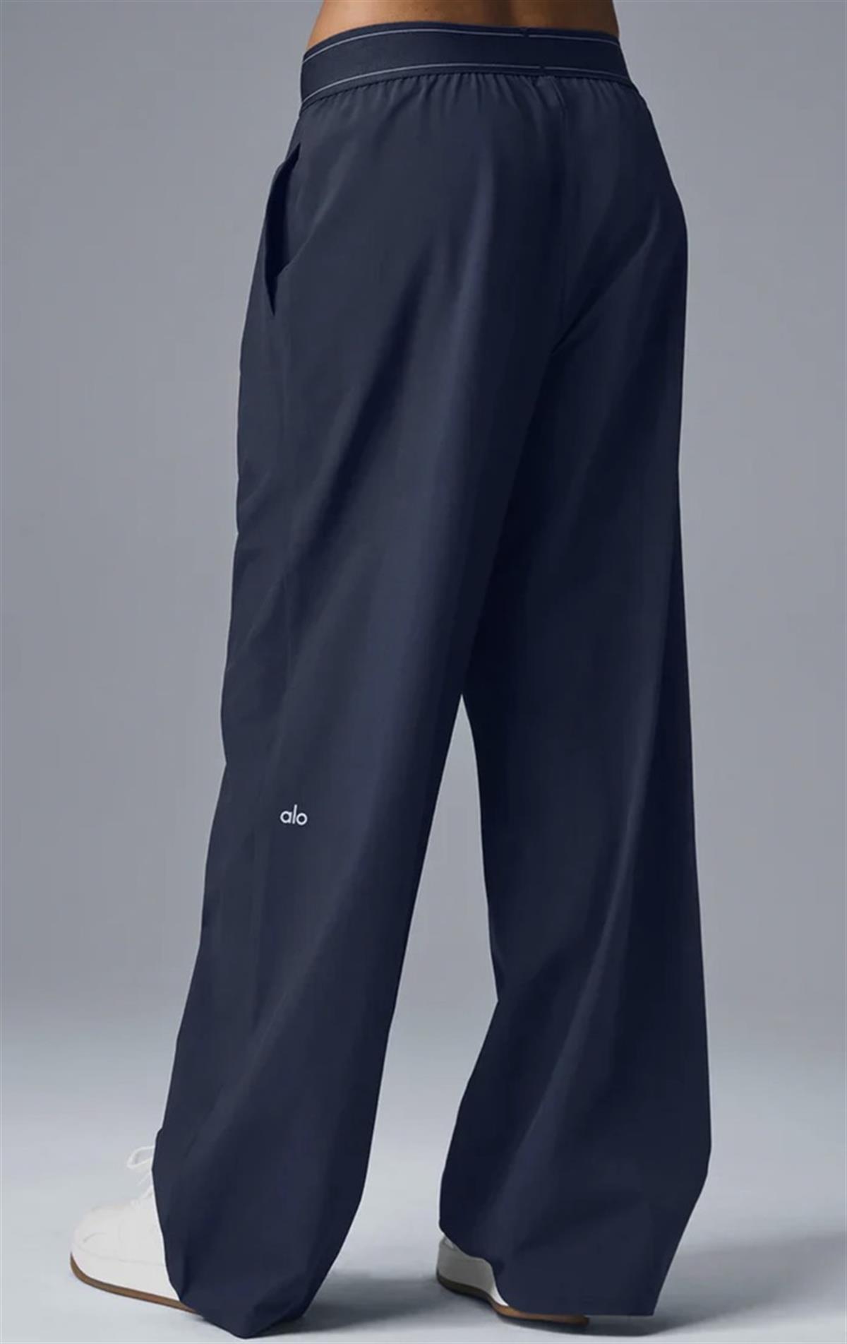 Bel Detaylı Paraşüt Kumaş Lacivert Pantolon