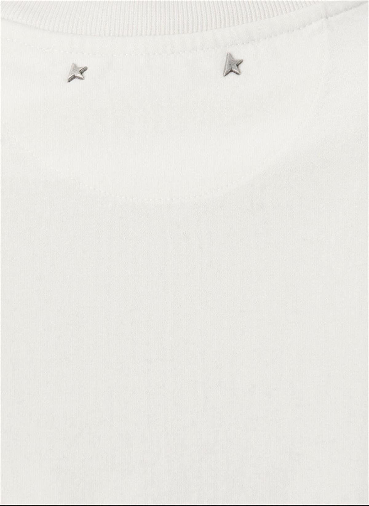 Beyaz - Siyah Çiçek Baskı Detaylı Tişört