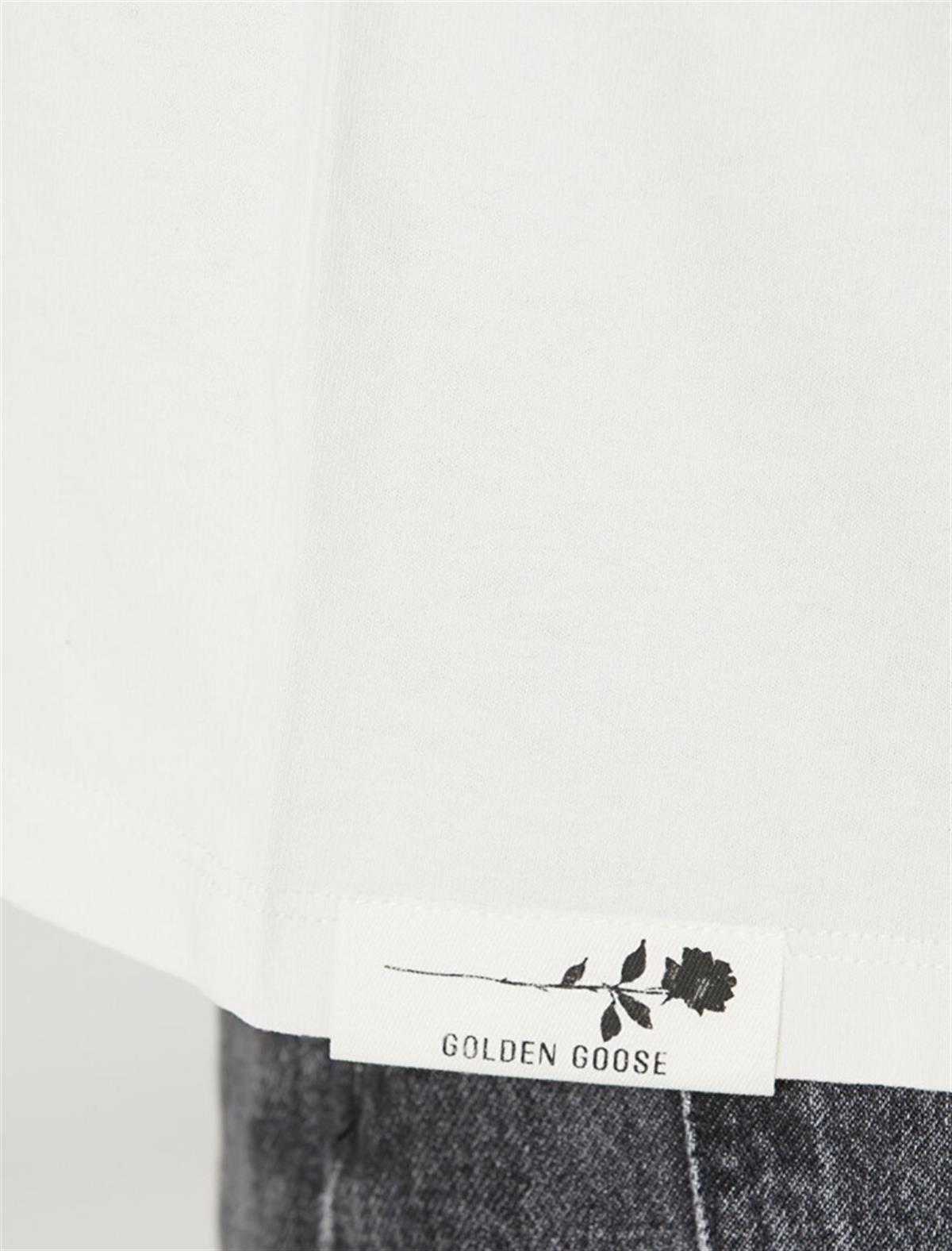 Beyaz - Siyah Çiçek Baskı Detaylı Tişört