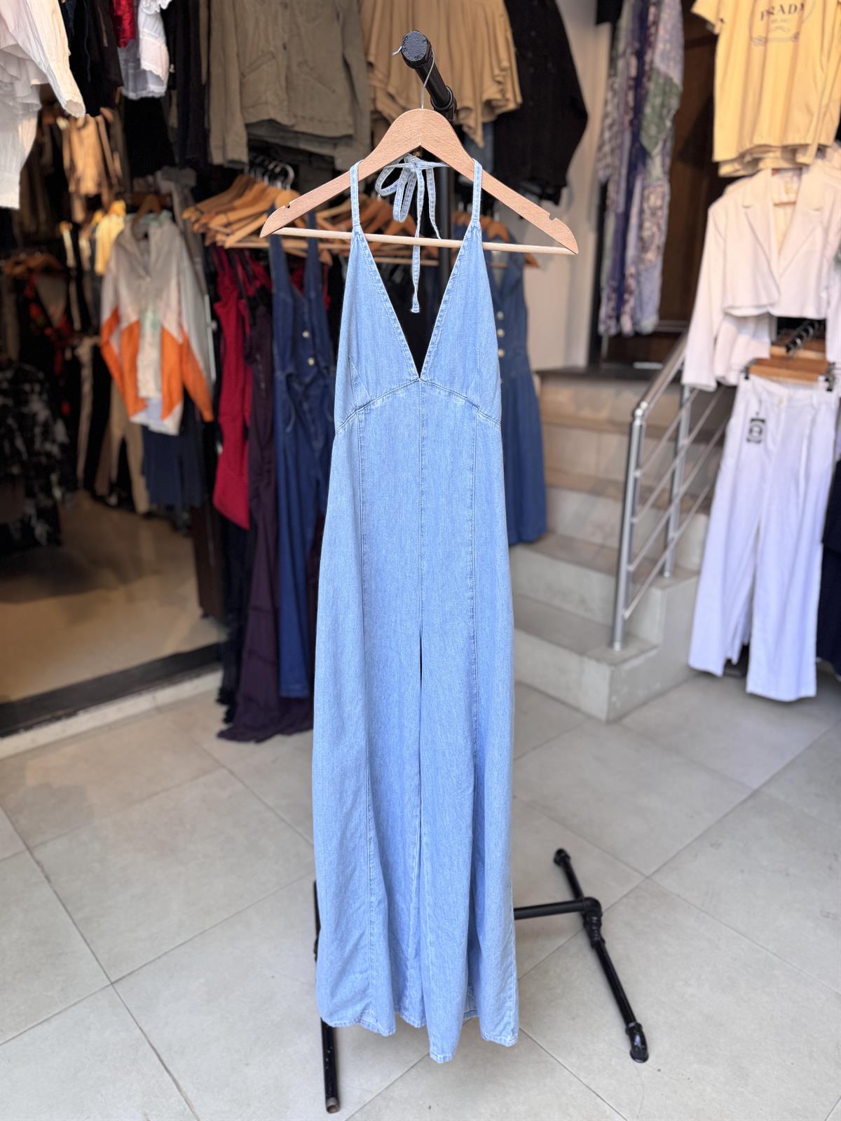 Boyundan Askılı Sırt Dekolteli İnce Denim Tulum