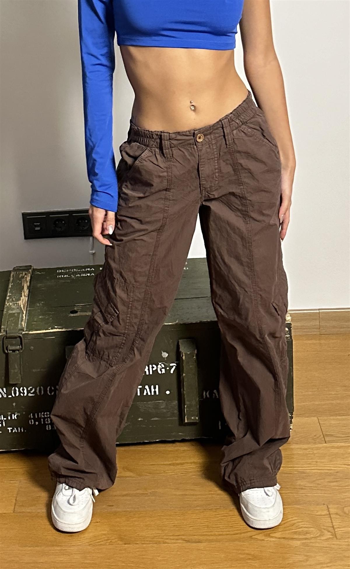 Cep Detaylı Düşük Bel Paraşüt Pantolon