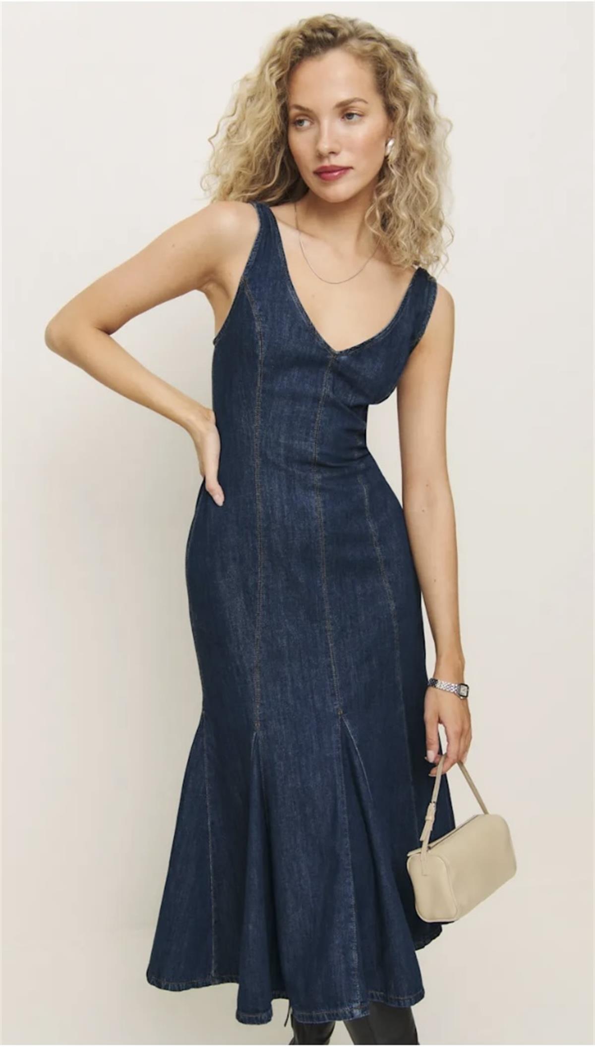 Eteği Bol Askılı İnce Jean Elbise