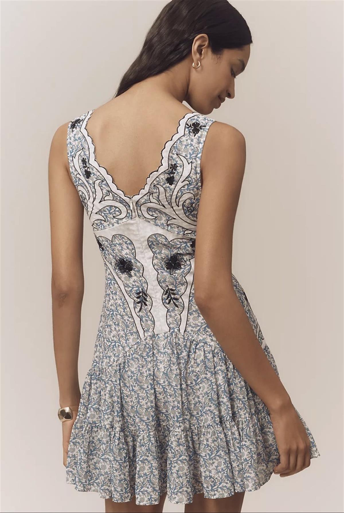 Etnik Desen ve Düğme Detaylı V Yaka Askılı Mini Elbise