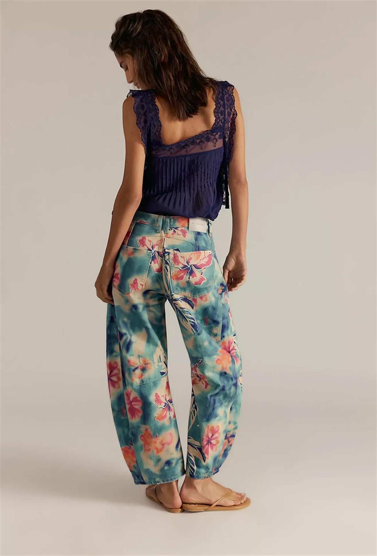 Çiçek Baskı Detaylı Desenli Barrel Jean