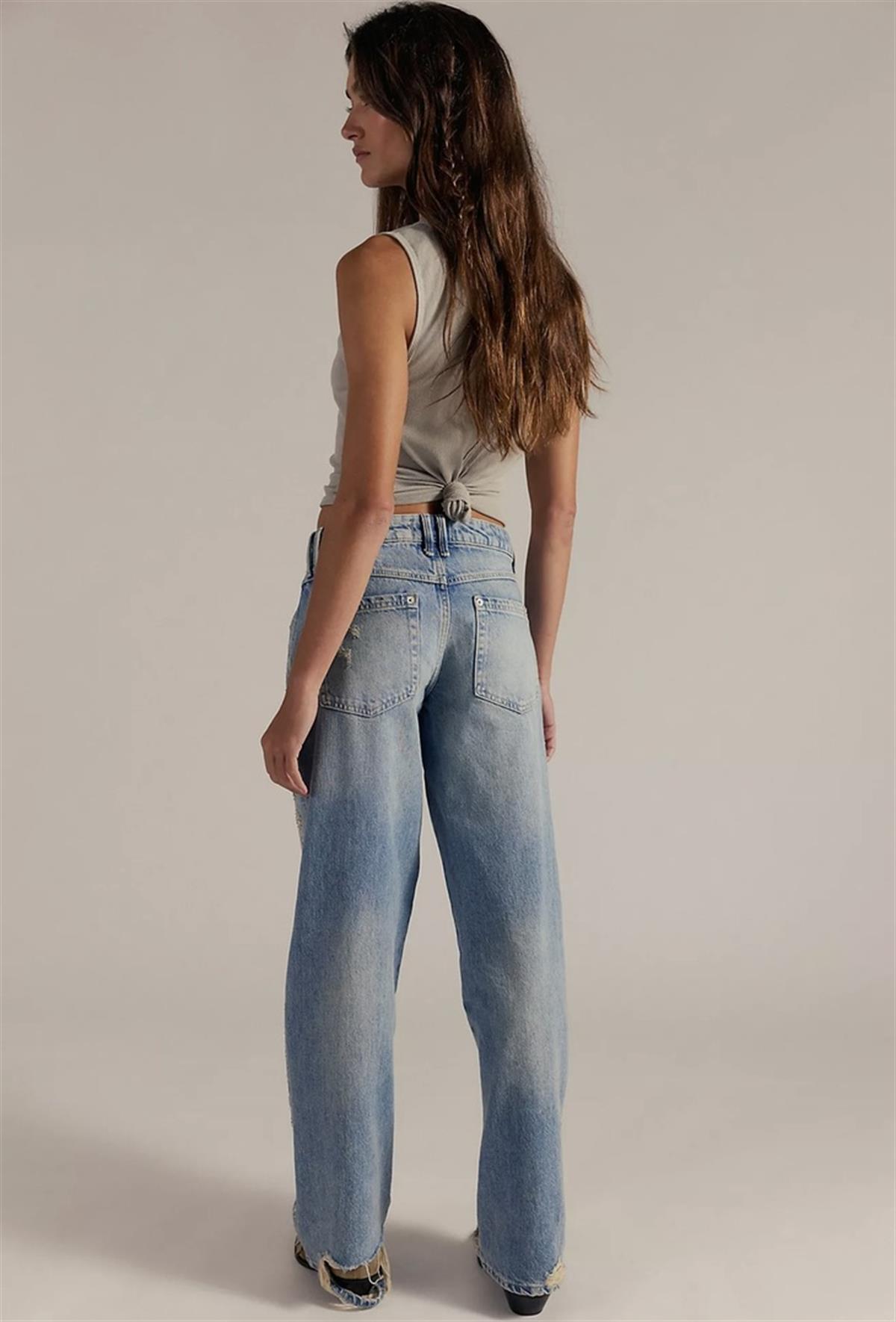 Düşük Bel İşleme ve Yırtık Detaylı Jean