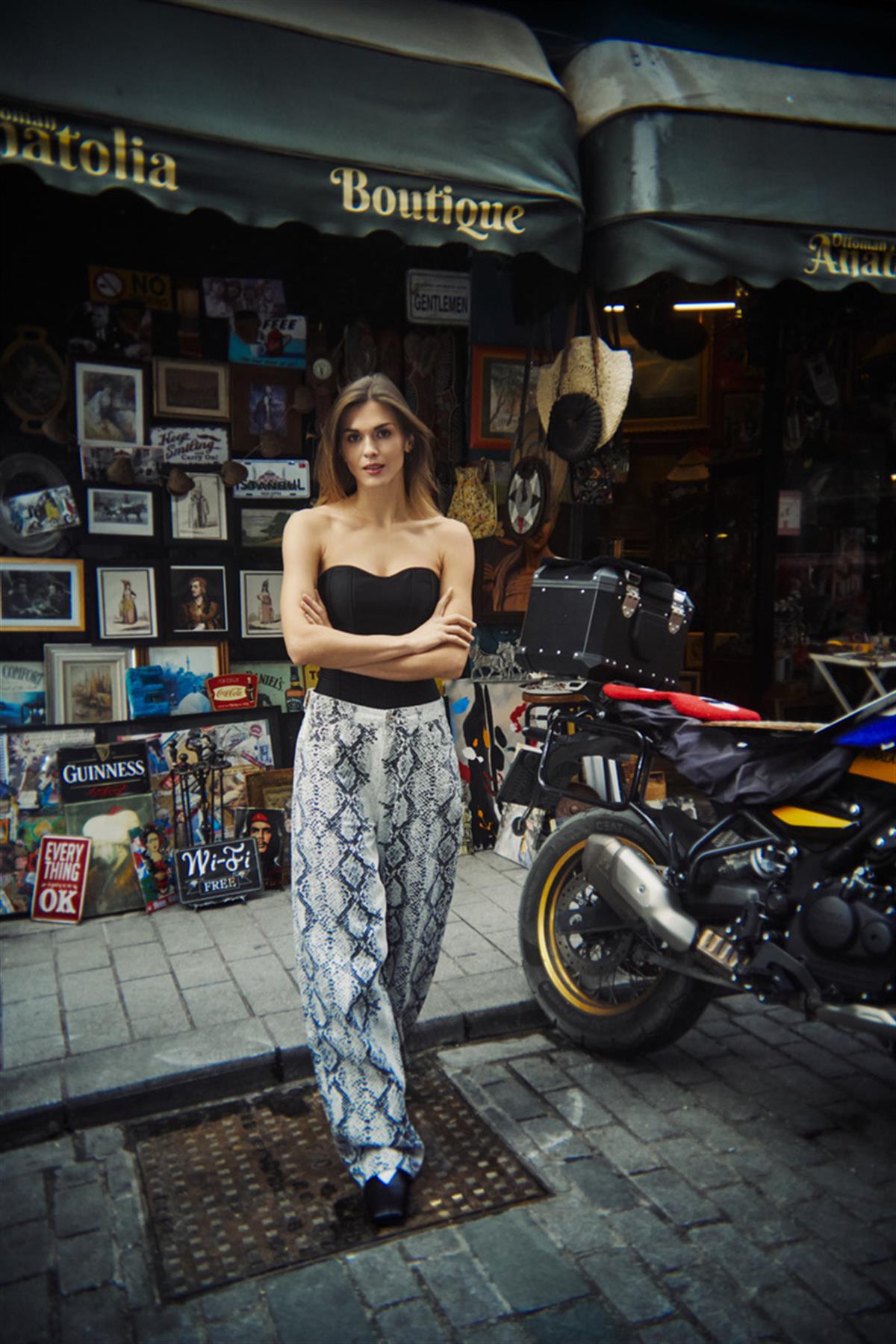 Füme Yılan Desenli Straight Fit Jean