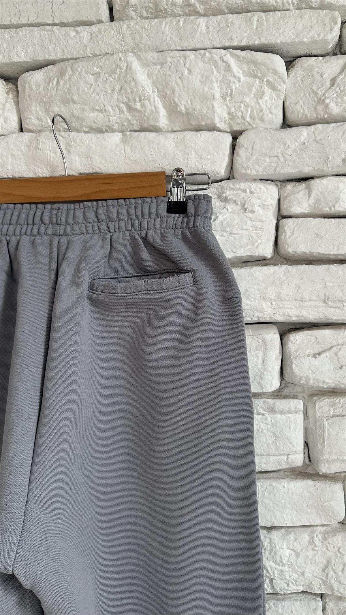 İthal Marka Baskılı Lastikli Cep Detaylı Gri Eşofman 