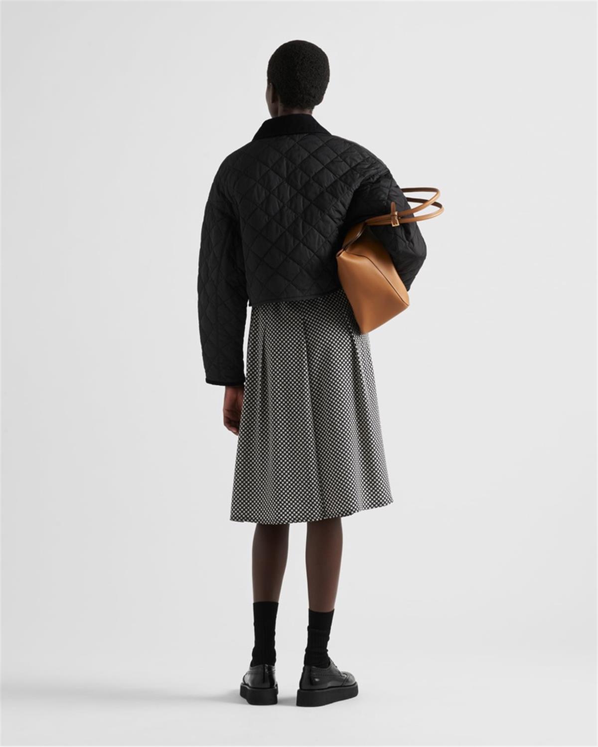 Siyah İthal Marka Baskılı Yaka Detaylı Kapitone Mont