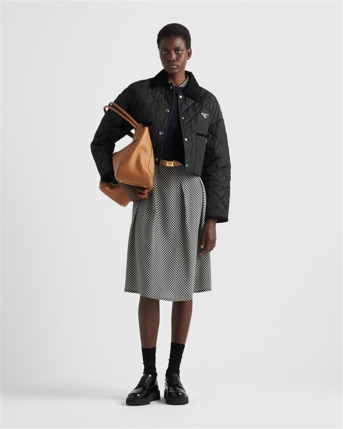 Siyah İthal Marka Baskılı Yaka Detaylı Kapitone Mont