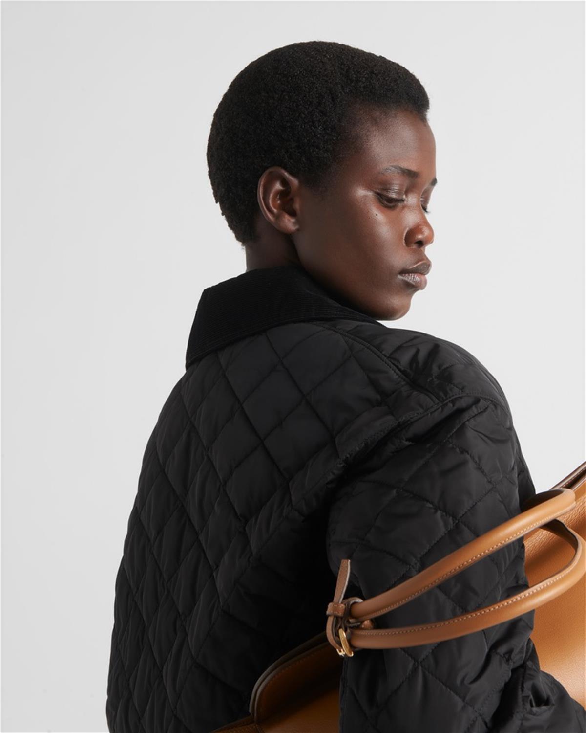 Siyah İthal Marka Baskılı Yaka Detaylı Kapitone Mont