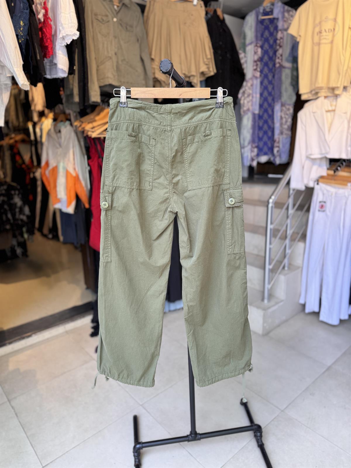 Kargo Cepli Yeşil Renk Paraşüt Pantolon