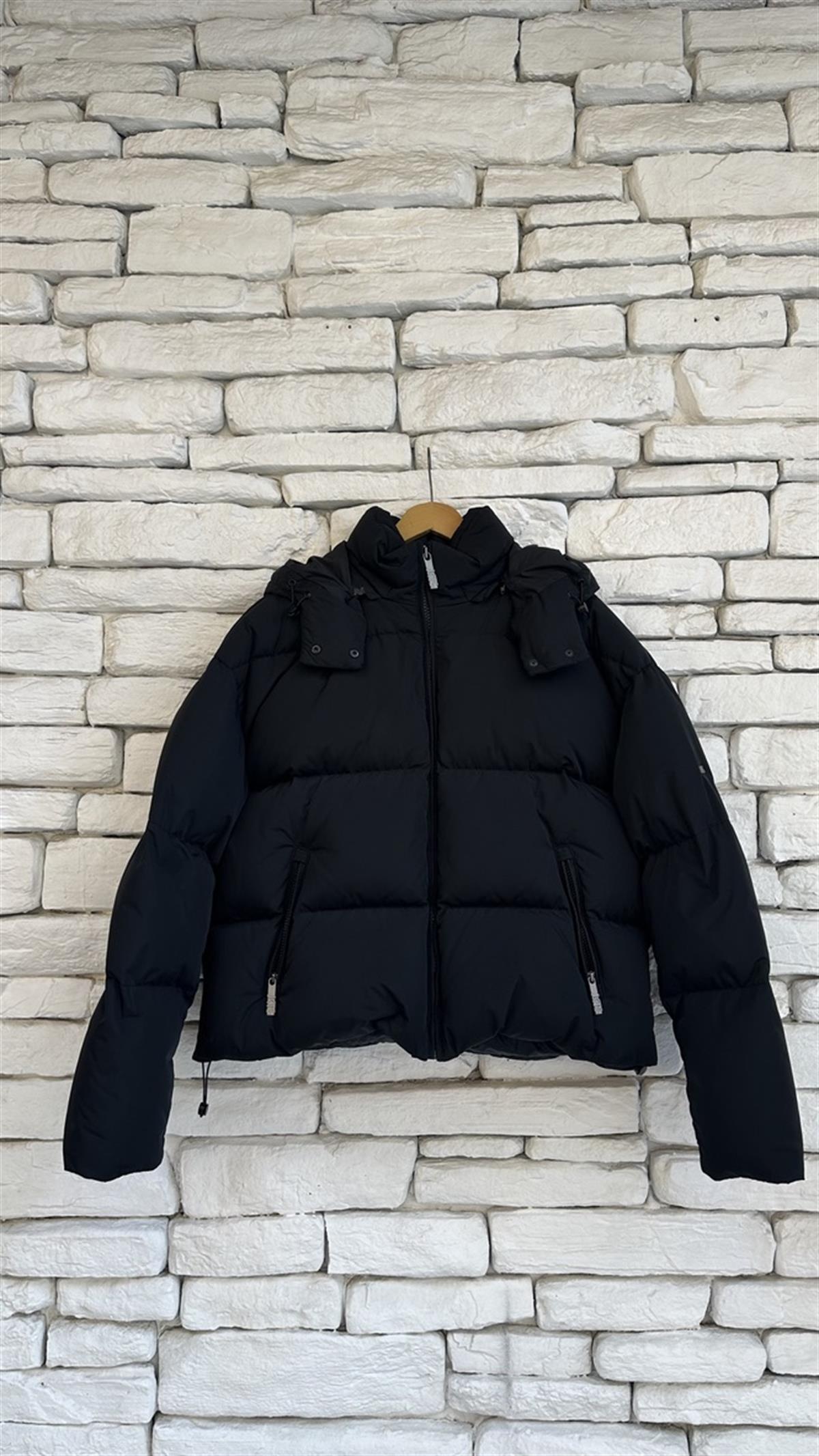 Kaz Tüyü Dolgulu Kapüşonlu Şişme Mont