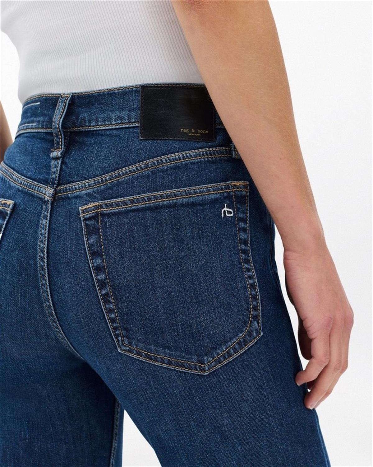 Koyu Renk Eskitme Detaylı Flare Jean