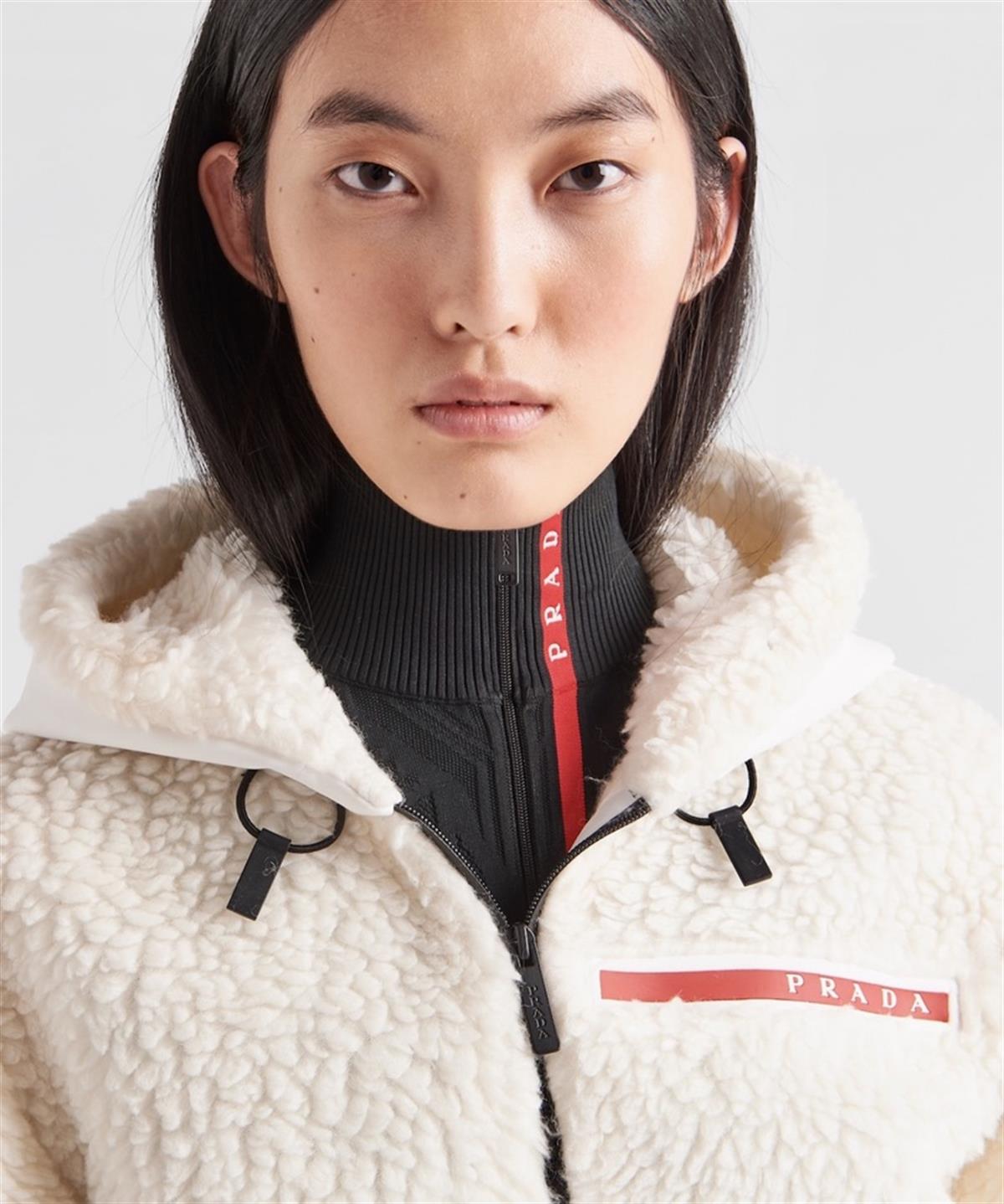 Orj Marka Kapüşon Detaylı Peluş Kısa Mont