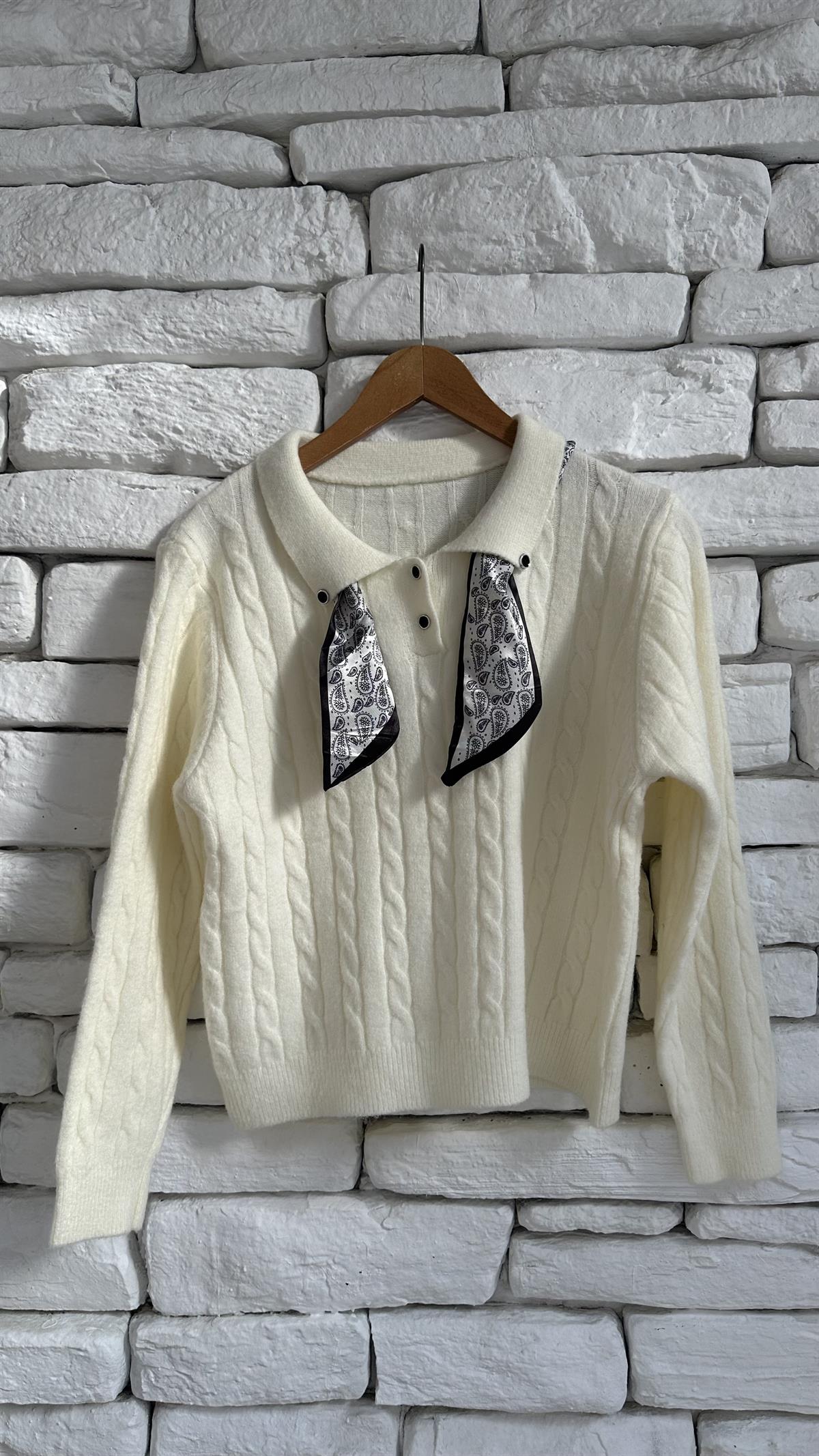 Polo Yaka Fular Detaylı Düğmeli Örme Kırık Beyaz Triko 