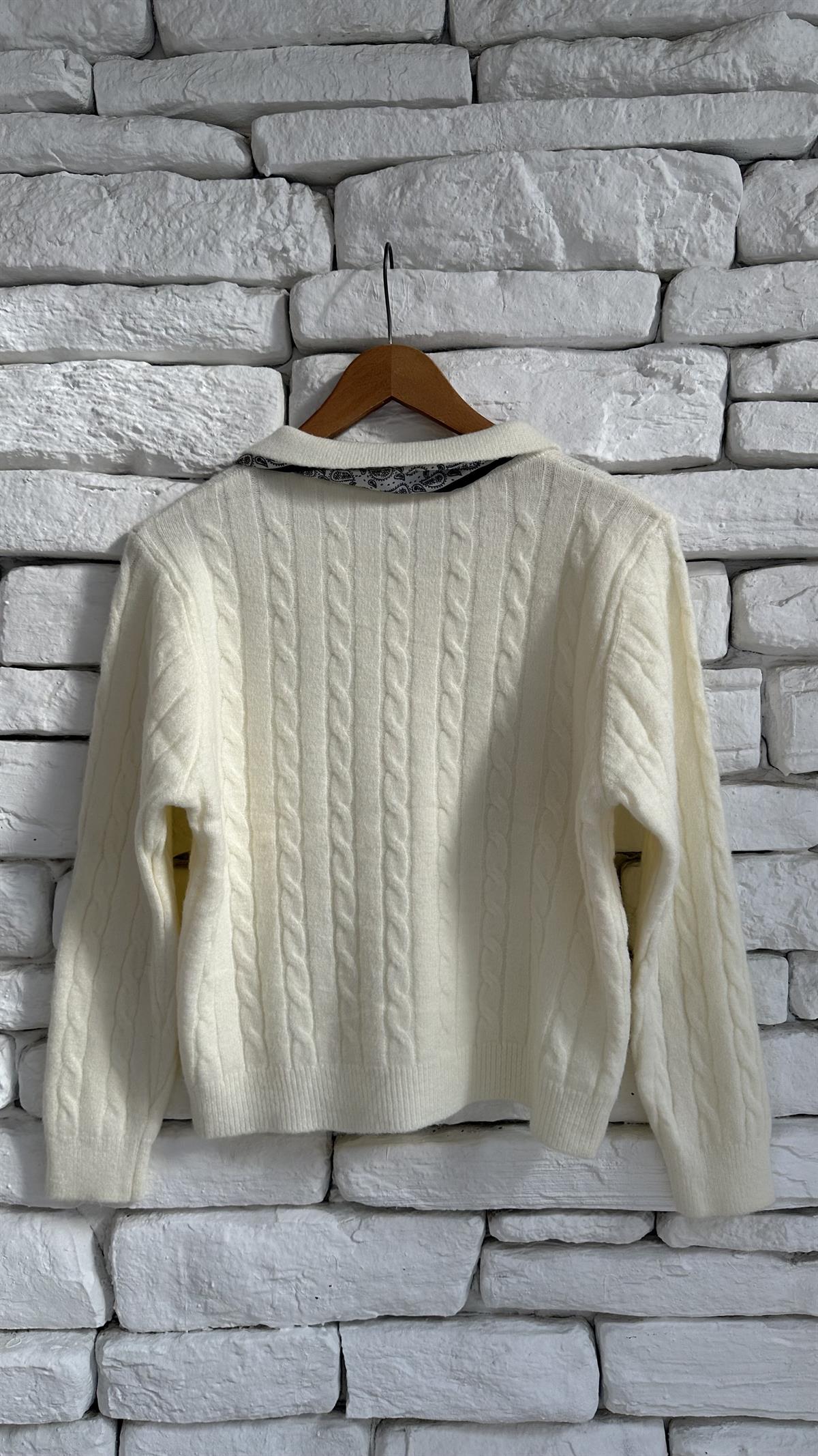 Polo Yaka Fular Detaylı Düğmeli Örme Kırık Beyaz Triko 