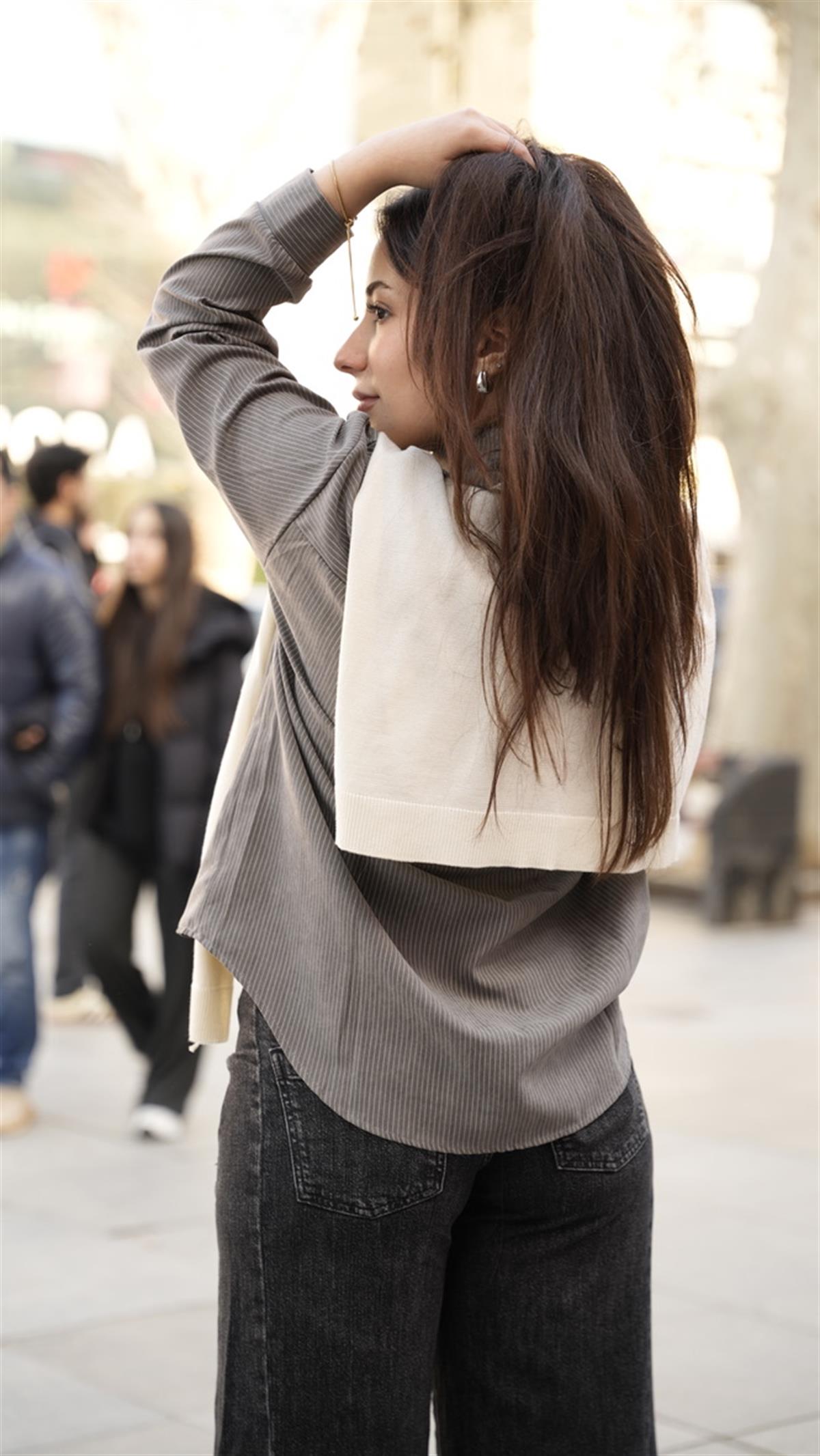 Triko Detaylı Beyaz Çizgili Gri Gömlek