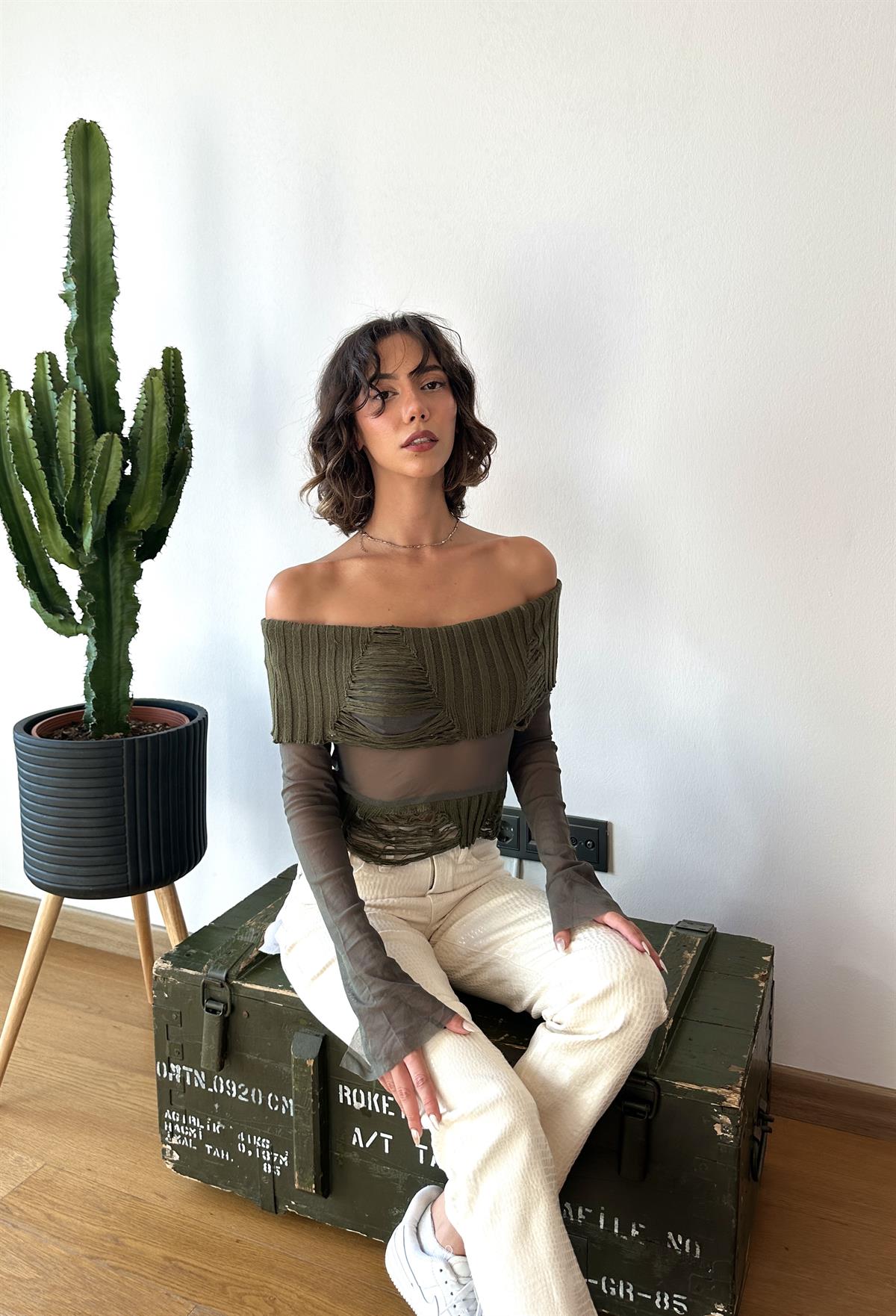 Tül Detay Yırtıklı Triko Bluz Haki Renk