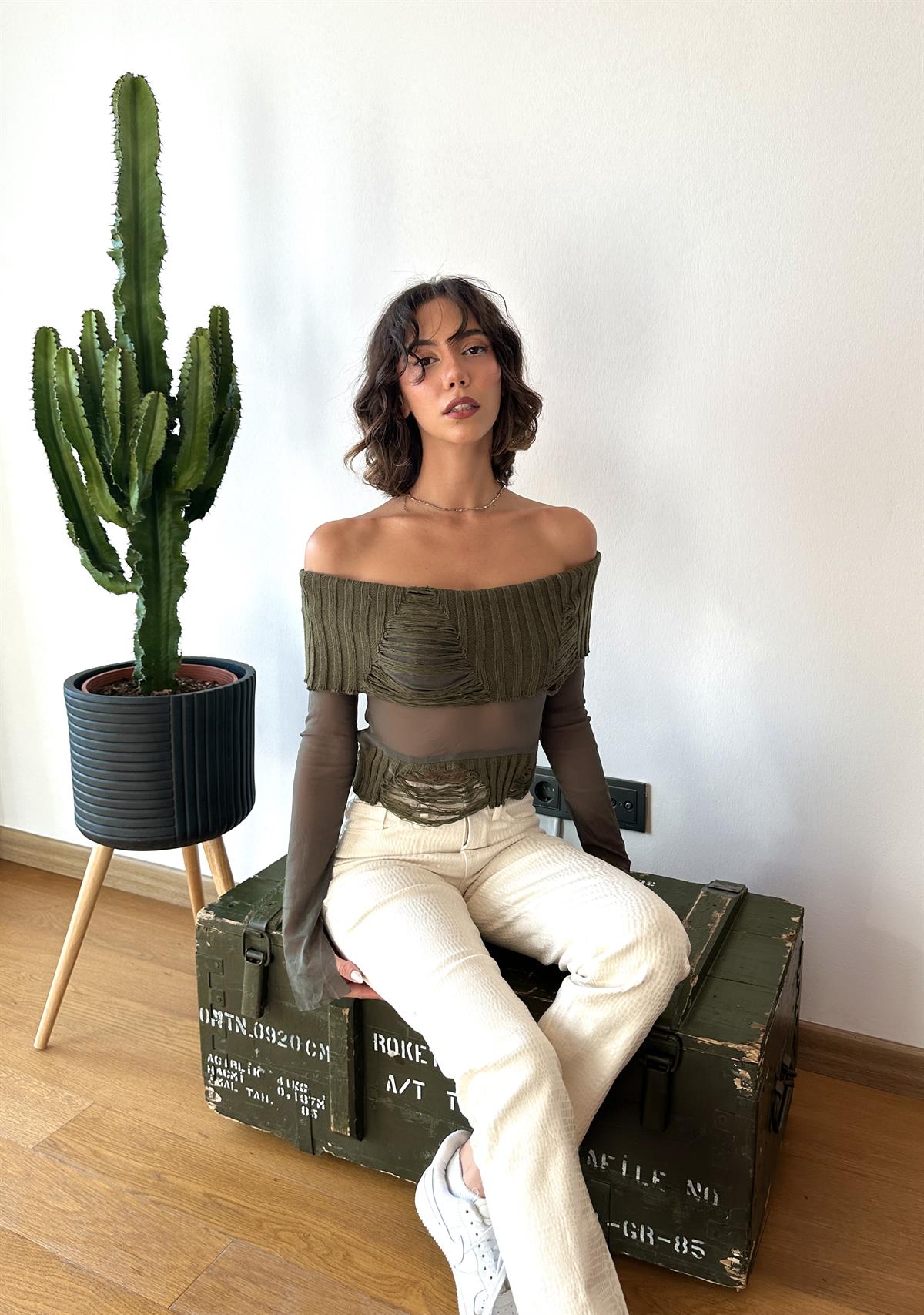 Tül Detay Yırtıklı Triko Bluz Haki Renk