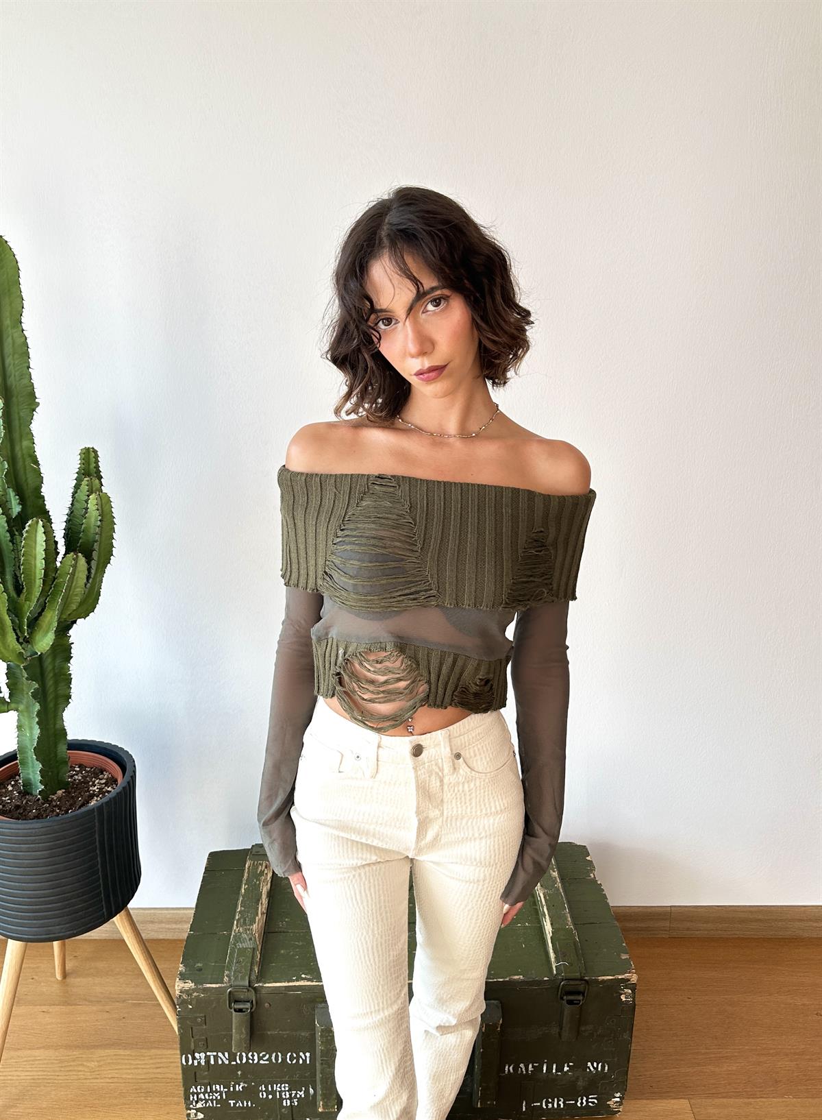 Tül Detay Yırtıklı Triko Bluz Haki Renk