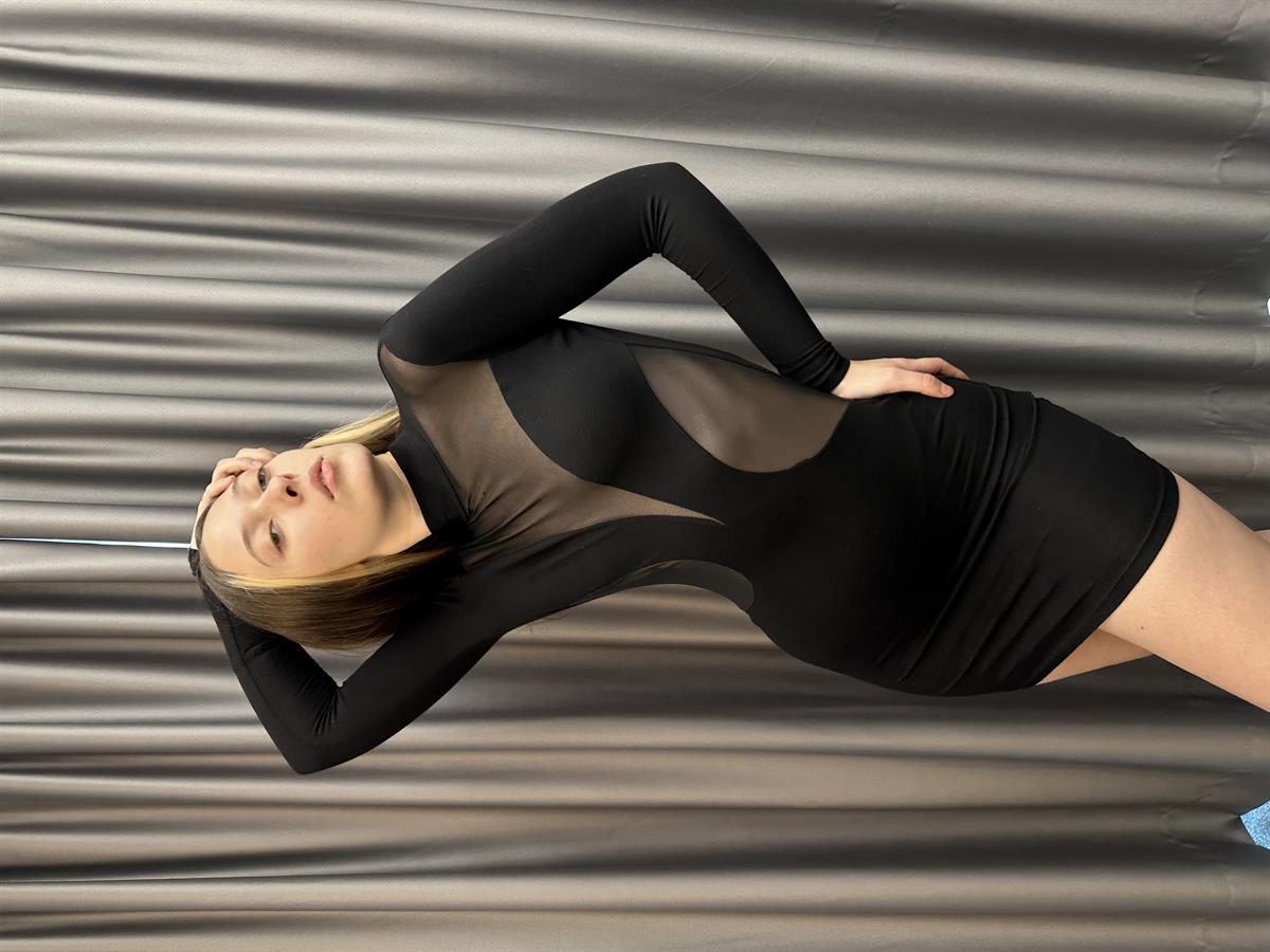 Tül Detaylı Sırt Dekolteli Penye Elbise